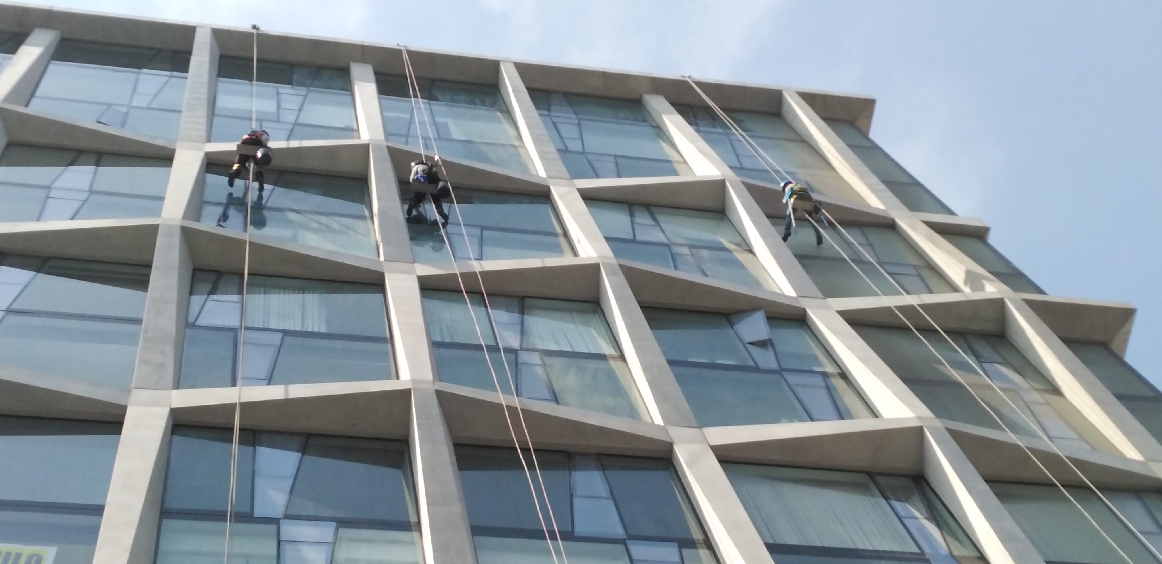Limpieza en Altura Segura y Eficiente en Lima